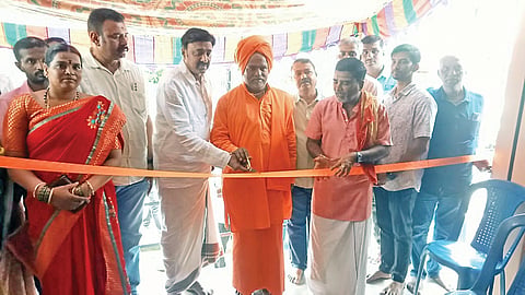 ಅಖಿಲ ಭಾರತ ವೀರಶೈವ ಮಹಾಸಭಾದ ಮದ್ದೂರು ತಾಲೂಕು ಘಟಕದ ಕಚೇರಿಯನ್ನು ವೈದ್ಯನಾಥಪುರದ ಕದಂಬ ಜಂಗಮ ಮಠದ ಪೀಠಾಧ್ಯಕ್ಷ ಶ್ರೀ ರೇಣುಕಾ ಶಿವಾಚಾರ್ಯ ಸ್ವಾಮೀಜಿ ಉದ್ಘಾಟಿಸಿದರು. ಉಮಾಪತಿ, ತಾಳಶಾಸನ ಆನಂದ್, ಕೆಸ್ತೂರು ಸಿ.ಜಿ.ಗೌರಿಶಂಕರ್, ಎಂ.ವೀರಭದ್ರಸ್ವಾಮಿ, ಕೆ.ಶಿವಕುಮಾರ್ ಇದ್ದರು.