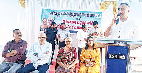 ಸಮಾಜಮುಖಿ ಕಾರ್ಯಕ್ಕೆ ಯುವ ಜನತೆ ಮುಂದಾಗಲಿ