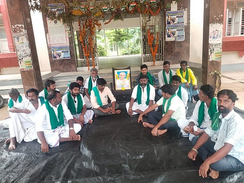 ತಹಸೀಲ್ದಾರ್ ವಿರುದ್ಧ ಪ್ರತಿಭಟನೆ
