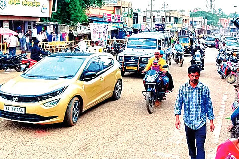 Jagaluru, vehicle, traffic, problem,