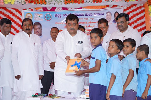 MINISTER WITH STUDENT