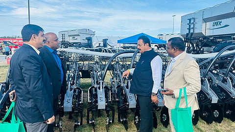 Minister Chaluvarayaswamy visited Krishi Mela in America Mandya