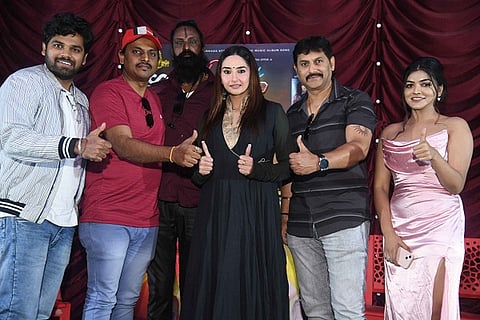 Oy-Yeah-Ladki_200