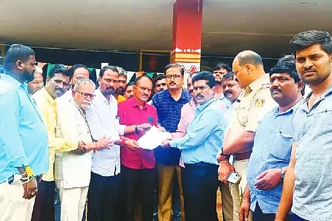 Rattihalli tehsildar office be sieged