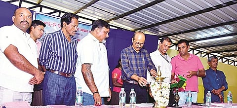 ಸಿದ್ದಾಪುರದ ಎಂ.ಜಿ.ರಸ್ತೆಯಲ್ಲಿರುವ ಗುಹ್ಯ ಅಗಸ್ತ್ಯೇಶ್ವರ ಪ್ರಾಥಮಿಕ ಕೃಷಿ ಪತ್ತಿನ ಸಭಾಂಗಣದಲ್ಲಿ ಮಂಗಳವಾರ ವಾರ್ಷಿಕ ಮಹಾಸಭೆ ಆಯೋಜಿಸಲಾಗಿತ್ತು.