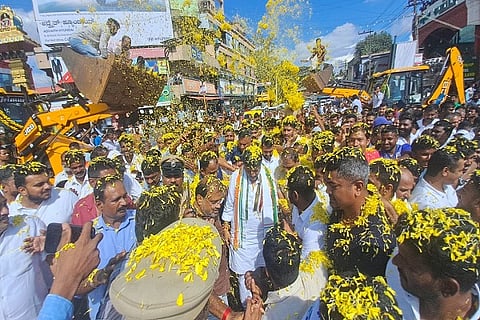 A shower of flowers for the Deputy Chief Minister