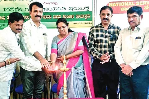 Mayakonda, Symposium,