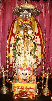 ಶ್ರೀಕ್ಷೇತ್ರ ಹೊರನಾಡಿನ ಅನ್ನಪೂರ್ಣೇಶ್ವರಿ ದೇವಿಗೆ ಸಿಂಹಾರೂಢ ಚಂದ್ರಘಂಟಾ ಅಲಂಕಾರ.