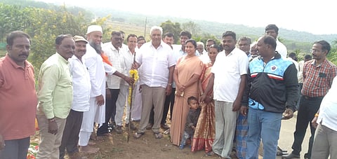 ತಿರುಮಲಪುರ ಗ್ರಾಮದಲ್ಲಿ ಚೆಕ್ ಡ್ಯಾಮ್ ನಿರ್ಮಾಣ ಕಾಮಗಾರಿಗೆ ಸಚಿವ ಕೆ.ವೆಂಕಟೇಶ್ ಭೂಮಿಪೂಜೆ ನೆರವೇರಿಸಿದರು. ರಘು, ಟಿ.ಡಿ.ಸ್ವಾಮಿ, ಧನರಾಜ್ ಶೇಖರ್ ಇತರರು ಇದ್ದರು.