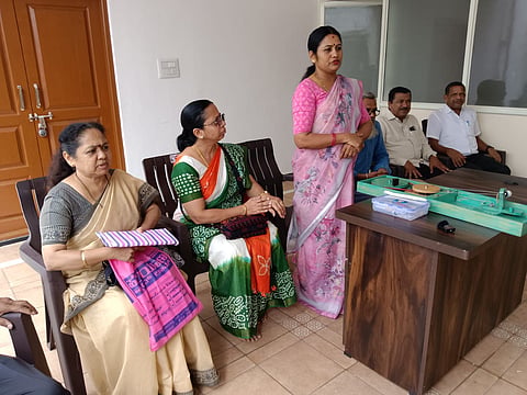 ಸ್ವಾವಲಂಬಿ ಬದುಕು ಕಟ್ಟಿಕೊಳ್ಳಲು ಪ್ರೋತ್ಸಾಹ ನೀಡಿ:ಡಿಸಿ