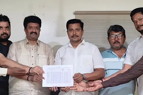 Insistence of municipal councilors to give houses to deserving people