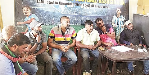 ಅಮ್ಮತ್ತಿಯಲ್ಲಿರುವ ಕೊಡಗು ಜಿಲ್ಲಾ ಫುಟ್ಬಾಲ್ ಸಂಸ್ಥೆಯ ಕಚೇರಿಯಲ್ಲಿ ಜಿಲ್ಲಾ ಫುಟ್ಬಾಲ್ ಸಂಸ್ಥೆಯ ನೋಂದಾಯಿತ ಕ್ಲಬ್ಗಳ ಪದಾಧಿಕಾರಿಗಳ ಸಭೆ ಆಯೋಜಿಸಲಾಗಿತ್ತು.