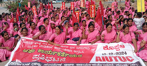 district koppal asha workers protest demand