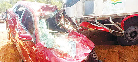 ಬಸ್, ಕಾರು ನಡುವೆ ಡಿಕ್ಕಿಯಾಗಿ ಐವರಿಗೆ ಗಾಯ