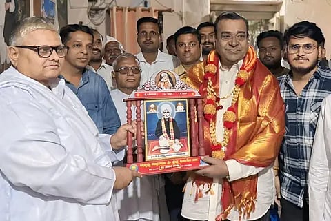 Inchageri Math, veteran actor Doddanna, Horti, book, mobile, Swatantri Senani Murugoda Mahadeva, Bhawoosahebaru, Giramalleshwar Maharajaru,