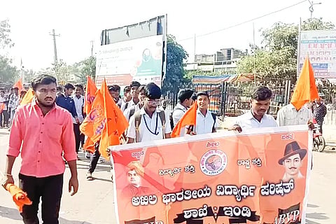 Indi, ABVP, Protest, State Govt, Bus fare, Ganesh Hanjagi, Sachin Donagonda, Rahul Jadhav, Mahesh Munnalli,