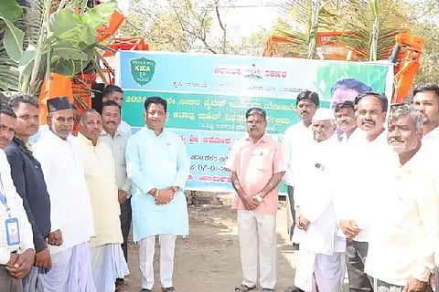 Sugarcane Harvesting Machine, Ashoka Managuli, Sindagi, Sugarcane Cultivator, Department of Agriculture, Aheri, Mahiboobasaba Ranjunagi, Hanamantraya Amarappagola, Hi-Tech Harvester Hub Project,