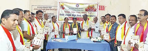ಹೂಲಗೇರಾದಲ್ಲಿ ತಾಲೂಕು ಕನ್ನಡ ಸಾಹಿತ್ಯ ಸಮ್ಮೇಳನದ ಆಮಂತ್ರಣ ಪತ್ರಿಕೆ ಬಿಡುಗಡೆ ಮಾಡಲಾಯಿತು. ಕಸಾಪ ಜಿಲ್ಲಾ ಅಧ್ಯಕ್ಷ ಶರಣೇಗೌಡ ಪೊಲೀಸ್ ಪಾಟೀಲ್, ತಾಲೂಕಾಧ್ಯಕ್ಷ ಲೆಂಕೆಪ್ಪ ವಾಲಿಕಾರ, ಕಸಾಪ ಕೇಂದ್ರ ಸಂಸ್ಥೆಗಳ ಪ್ರತಿನಿಧಿ ನಬೀಸಾಬ ಕುಷ್ಟಗಿ ಇತರರಿದ್ದರು.
