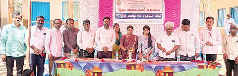 ಅಳವಂಡಿಯ ಸಿಪಿಎಸ್ ಶಾಲೆಯಲ್ಲಿ ಗ್ರಾಪಂನಿಂದ ಹಮ್ಮಿಕೊಂಡಿದ್ದ ಮಕ್ಕಳ ಹಕ್ಕುಗಳ ಗ್ರಾಮ ಸಭೆಯನ್ನು ರಾಜೀವ್ಗಾಂಧಿ ಪಂಚಾಯತ್ ರಾಜ್ ಪೆಲೋ ಸೌಜನ್ಯಾ ಉದ್ಘಾಟಿಸಿದರು. ಗ್ರಾಪಂ ಅಧ್ಯಕ್ಷೆ ಶಂಕ್ರಮ್ಮ ಜೋಗೀನ, ಪ್ರಮುಖರಾದ ಗುರುಬಸವರಾಜ ಹಳ್ಳಿಕೇರಿ, ಹನುಮಂತಪ್ಪ ಮೂಲಿಮನಿ, ನಜರುದ್ದೀನ್ ಬಿಸರಳ್ಳಿ, ಮಾರುತಿ ಇತರರಿದ್ದರು.
