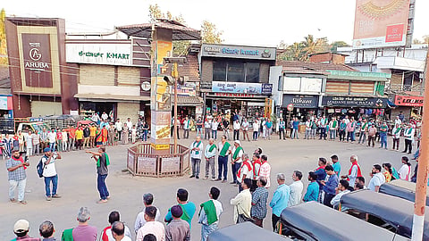 ಕಾರ್ಮಿಕನ ಬಂಧನಕ್ಕೆ ಖಂಡನೆ