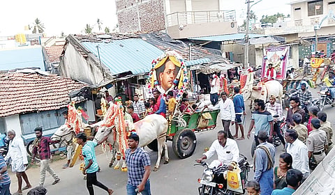ಪ್ರಮುಖ ಬೀದಿಗಳಲ್ಲಿ ಸೌಧೆ ಮೆರವಣಿಗೆ