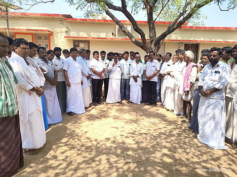 ಅರಕೇರಾದಲ್ಲಿ ಹಮ್ಮಿಕೊಂಡಿದ್ದ ಪೂರ್ವಭಾವಿ ಸಭೆಯಲ್ಲಿ ರೈತ ಸಂಘದ ಜಿಲ್ಲಾ ಕಾರ್ಯದರ್ಶಿ ರಾಮನಗೌಡ ಮಾತನಾಡಿದರು. ಪ್ರಮುಖರಾದ ತೇಜರಾಜ ನಾಯಕ, ಬಸವರಾಜ ಪೂಜಾರಿ, ಬಾಬು ತಾತ, ಶಿವನಗೌಡ ಹುನುಗುಂದಬಾಡ, ಹಾಜಿ ಬಾಬು ಮಸ್ತಾನ, ಮುದುಕಪ್ಪ ಗೌಡ, ರಾಜಶೇಖರ ಪಾಟೀಲ್, ಹನುಮಂತ್ರಾಯ ನಾಯಕ ಬುದ್ದಿನ್ನಿ, ಬಸವರಾಜ ಬುದ್ದಿನ್ನಿ ಇತರರಿದ್ದರು.