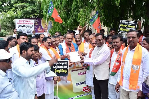 BJP PROTEST TENDER RELATED