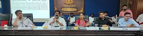 MINISTER MEETING (2)