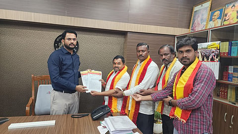 district koppal anegondi village crime karavbe memoirandum adc koppal