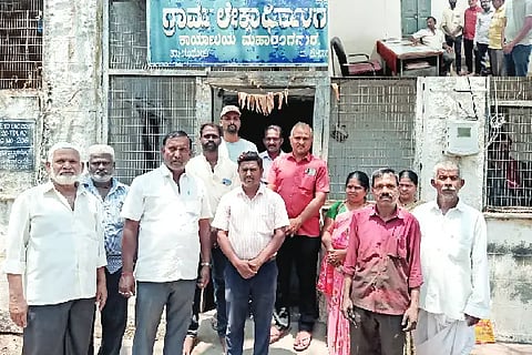 Appoint a permanent Talati for Mahalingapur