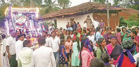 VASATHI SAALE