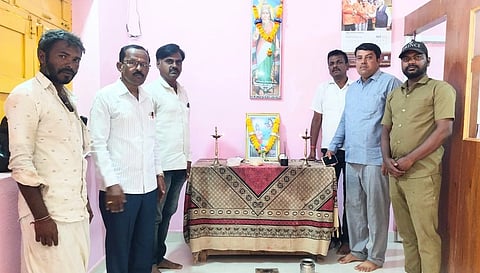 ಅಳವಂಡಿ ಗ್ರಾಪಂ ಸಭಾ ಭವನದಲ್ಲಿ ಭಗೀರಥ ಮಹರ್ಷಿ ಜಯಂತಿ ಆಚರಿಸಲಾಯಿತು. ಪಿಡಿಒ ಕೊಟ್ರಪ್ಪ ಅಂಗಡಿ, ಗ್ರಾಮ ಸಹಾಯಕ ಶಾಮಣ್ಣ, ಪ್ರಮುಖರಾದ ಅನ್ವರ್ ಗಡಾದ, ವಿಶ್ವನಾಥ ದೋತರಗಾವಿ, ದೇವೇಂದ್ರರಡ್ಡಿ, ವೆಂಕಟೇಶ ಇತರರಿದ್ದರು.