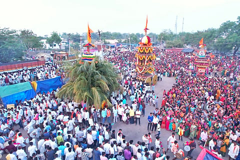 ಅತ್ತನೂರು ಗ್ರಾಮದಲ್ಲಿ ದಿಡ್ಡಿ ಬಸವೇಶ್ವರ ಜೋಡು ರಥೋತ್ಸವ ಅದ್ದೂರಿಯಾಗಿ ಜರುಗಿತು.