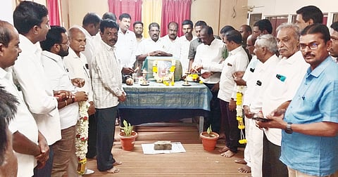 ಮಾನ್ವಿಯ ತಹಸಿಲ್ ಕಚೇರಿಯಲ್ಲಿ ಹೇಮರಡ್ಡಿ ಮಲ್ಲಮ್ಮ ಜಯಂತಿ ಆಚರಿಸಲಾಯಿತು. ಉಪತಹಸೀಲ್ದಾರ್ ವಿನಾಯಕರಾವ್, ಟಿಎಪಿಸಿಎಂಎಸ್ ಅಧ್ಯಕ್ಷ ಎಸ್.ತಿಮ್ಮಾರೆಡ್ಡಿ ಭೋಗಾವತಿ, ನಯೋಪ್ರಾ ಅಧ್ಯಕ್ಷ ಶರಣಪ್ಪಗೌಡ ನಕ್ಕುಂದಿ ಇತರರಿದ್ದರು.