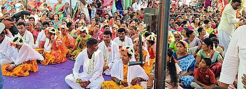 ಆಲ್ದಾಳ ಗ್ರಾಮದ ಭದ್ರಕಾಳಿ ವೀರಭದ್ರೇಶ್ವರ ದೇವಸ್ಥಾನದಲ್ಲಿ 11 ಜೋಡಿಗಳ ಸಾಮೂಹಿಕ ವಿವಾಹ ಜರುಗಿತು.