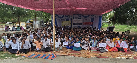 district koppal nrega workers protest salary delay