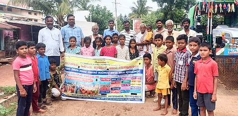ಅಳವಂಡಿ ಸಮೀಪದ ಗುಡ್ಲಾನೂರು ಸಹಿಪ್ರಾ ಶಾಲೆಯಲ್ಲಿ ದಾಖಲಾತಿ ಆಂದೋಲನ ಹಾಗೂ ಪ್ರಾರಂಭೋತ್ಸವ ಕುರಿತ ಜಾಗೃತಿ ಜಾಥಾ ಕಾರ್ಯಕ್ರಮ ಹಮ್ಮಿಕೊಳ್ಳಲಾಗಿತ್ತು. ಎಸ್ಡಿಎಂಸಿ ಅಧ್ಯಕ್ಷ ರವಿಕುಮಾರ, ಮುಖ್ಯಶಿಕ್ಷಕ ಚಳ್ಳಪ್ಪ, ಶಿಕ್ಷಕರಾದ ಶಿವಪುತ್ರಪ್ಪ, ದೇವಪ್ಪ, ಗೀತಾ, ಸೀಮಾ ಇತರರಿದ್ದರು.