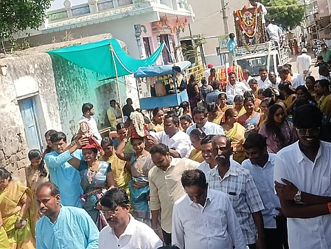 ಗುರುಗುಂಟಾದಲ್ಲಿ ಆರ್ಯವೈಶ್ಯ ಸಮುದಾಯದಿಂದ ವಾಸವಿದೇವಿ ಭಾವಚಿತ್ರ ಮೆರವಣಿಗೆ ಜರುಗಿತು.