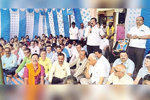 Harapanahalli civic workers strike