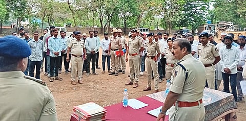 Rowdy sheeter parade in Jamkhandi