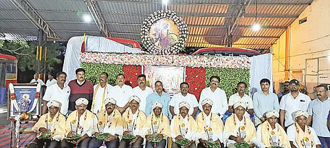 ಚನ್ನರಾಯಪಟ್ಟಣದಲ್ಲಿ ಆಯೋಜಿಸಿದ್ದ ಕಾರ್ಯಕ್ರಮದಲ್ಲಿ ಸಾರಿಗೆ ಇಲಾಖೆಯ ನಿವೃತ್ತ ನೌಕರರನ್ನು ಶಾಸಕ ಸಿ.ಎನ್.ಬಾಲಕೃಷ್ಣ ಸನ್ಮಾನಿಸಿದರು.