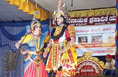 ಕೊಪ್ಪಳದಲ್ಲಿ ಜನರ ಗಮನ ಸೆಳೆದ ಯಕ್ಷಗಾನ ಕಲೆ ಪ್ರದರ್ಶನ.