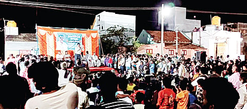 ಶಿಕ್ಷಕನಿಗೆ ವಿನೂತನ ರೀತಿಯ ಬೀಳ್ಕೊಡುಗೆ