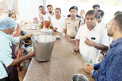 Kudligi navoday school visit to MLA srinivas
