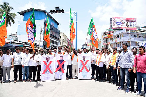 dvg-bjp-protest_20250607004106379.jpg