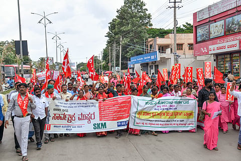district koppal labour act protest jucti workers arrest