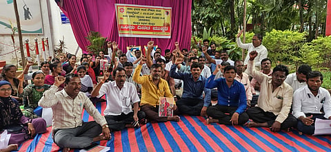 district koppal post officr workers protest