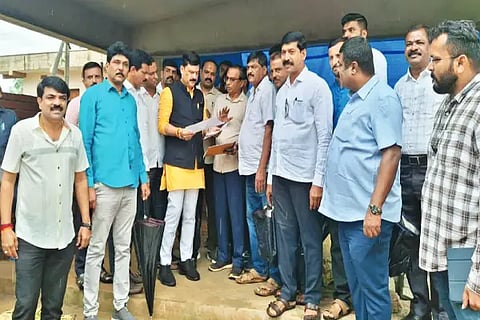 25hos1p mla beluru