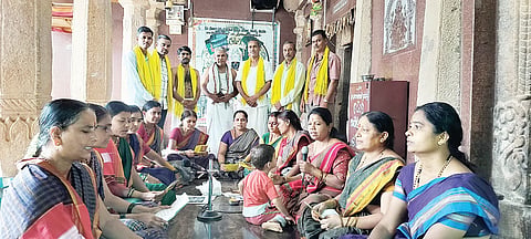 ಹನುಮಸಾಗರದ ಬನಶಂಕರಿ ದೇವಸ್ಥಾನದಲ್ಲಿ ಶ್ರಾವಣ ಮಾಸದ ನಿಮಿತ್ತ ಲಲಿತಾ ಸಹಸ್ರನಾಮ ಪಠಣ ಮಾಡಲಾಯಿತು. ಪ್ರಮುಖರಾದ ಭುವನೇಶ್ವರಿ ಸಿನ್ನೂರ, ಗಾಯತ್ರಿ ಸಿನ್ನೂರ, ದಾನಮ್ಮ ಸಿನ್ನೂರ, ವತ್ಸಲಾ ಸಿನ್ನೂರ, ವಿದ್ಯಾ ಸಪ್ಪಂಡಿ, ಸುನಂದಾ ಮೆದಿಕೇರಿ, ರೂಪಾ ಯರಗಲ್ಲ, ವಿಜಯಾ ಕಾಳಗಿ, ಸುಮಾ ಸಿನ್ನೂರ, ಗಂಗಮ್ಮ ಹುಲಮನಿ, ಶಿಲ್ಪಾ ಸಿನ್ನೂರ, ಸರಸ್ವತಿ ಸಿನ್ನೂರ, ವಿಜಯಲಕ್ಷ್ಮೀ ಕಾಳಗಿ, ಲಕ್ಷ್ಮೀ ಸಿನ್ನೂರ, ರಂಜಿತಾ ಹುಲಮನಿ, ಸವಿತಾ ಸಿನ್ನೂರ ಇತರರಿದ್ದರು.