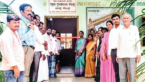 ವದಗನಾಳ ಗ್ರಾಮದಲ್ಲಿ ಗ್ರಂಥಾಲಯ ಹಾಗೂ ಅರಿವು ಕೇಂದ್ರವನ್ನು ಗ್ರಾಪಂ ಸದಸ್ಯೆ ಗಂಗವ್ವ ಬಂಗ್ಲಿ ಉದ್ಘಾಟಿಸಿದರು. ಅಧ್ಯಕ್ಷ ಯಲ್ಲಪ್ಪ ಓಜನಹಳ್ಳಿ, ಉಪಾಧ್ಯಕ್ಷೆ ವಿರುಪಮ್ಮ ಬೇವೂರು, ಪಿಡಿಒ ಅಶೋಕ ರಾಂಪುರ, ಸದಸ್ಯರಾದ ಆರ್.ಜಿ.ತಿಮ್ಮನಗೌಡ, ಪ್ರಕಾಶ ಚನ್ನನಗೌಡ್ರು ಇತರರಿದ್ದರು.
